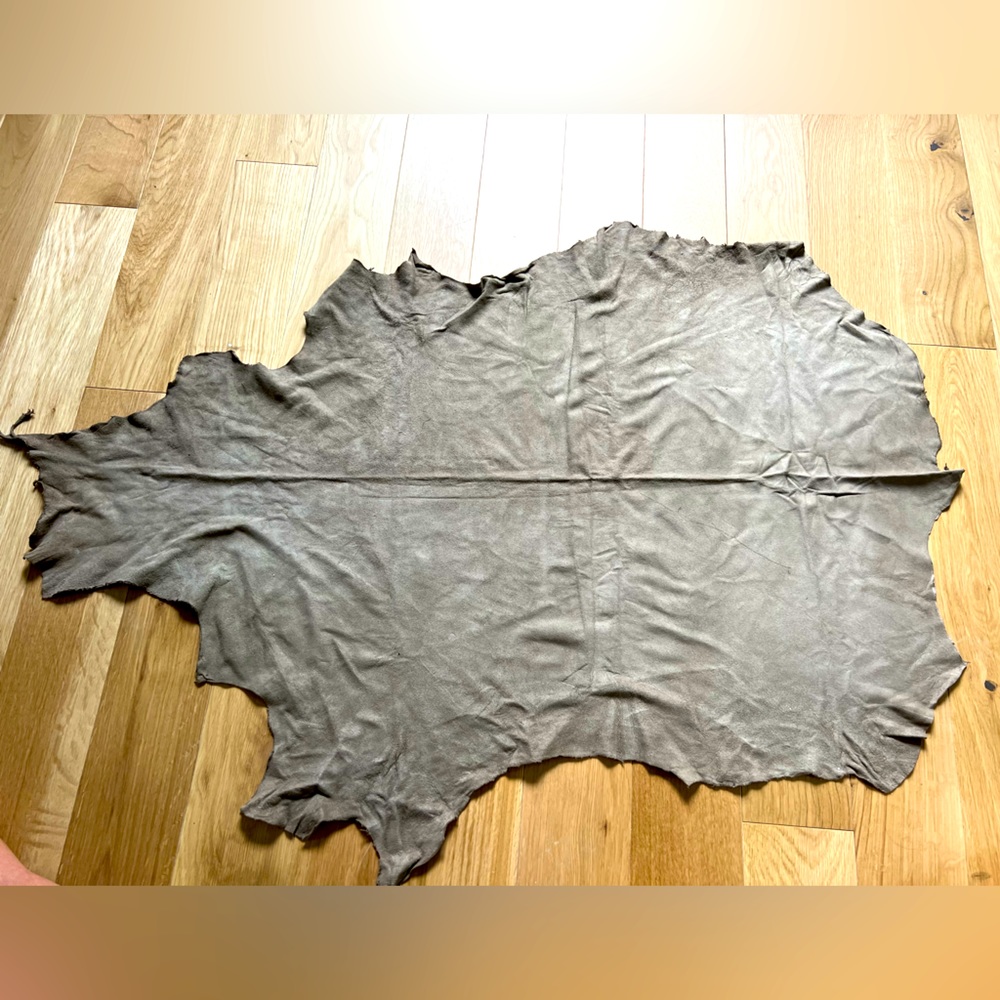 12 lambskins (9 taupe, 1 lt blue, 1 dk brn, 1 caramel) ~ 83 sq ft of suede
